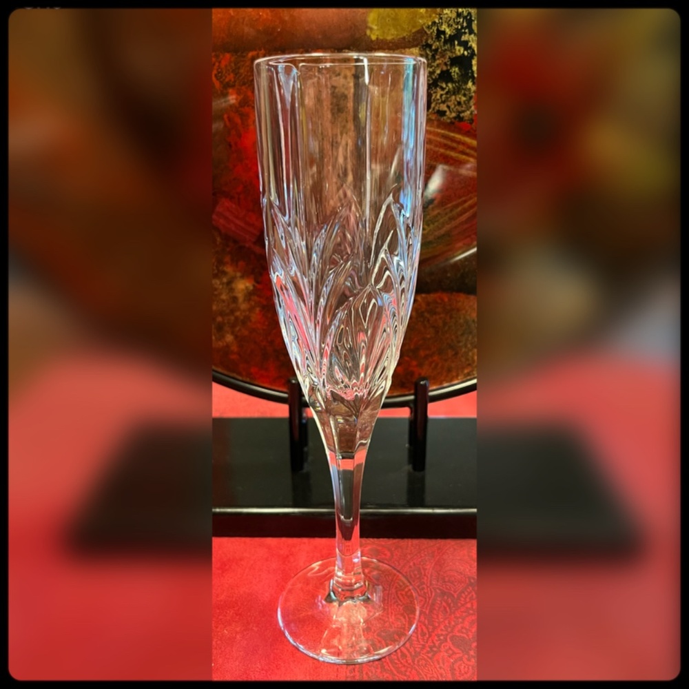 Clear Cut Crystal Champagne Glasses-Set of Five - Picture 2 of 5
